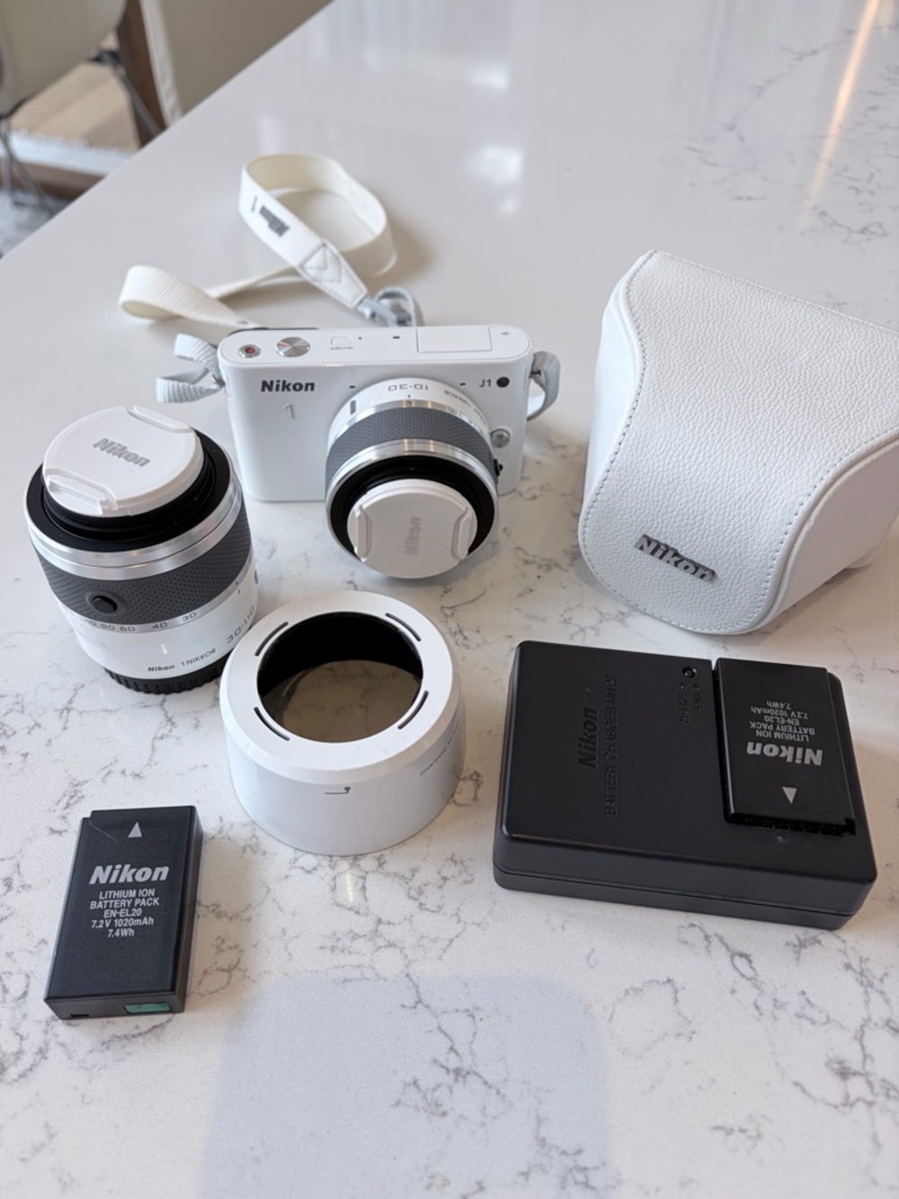Nikon J1 Camera Bundle - Iconic White